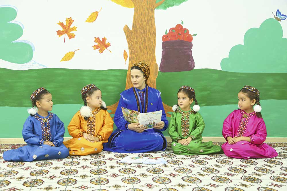 Halk dö­re­di­ji­lik eser­le­rin­de milli terbiýe