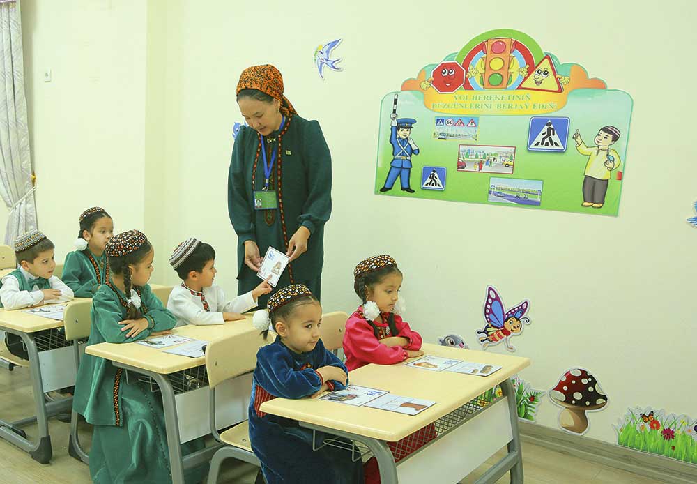 Kör­pe­ler bi­len iş­jeň sa­pak­la­ry gu­ra­mak