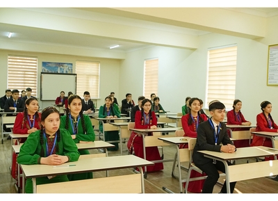 Eýeçiligiň görnüşine garamazdan ähli görnüşdäki gysga möhletli okuwlary guraýan bilim edaralarynda okaýanlaryň arasynda daşary ýurt dilleri boýunça Döwlet bäsleşigi