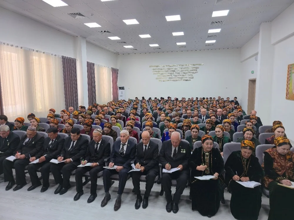 ÝURDUMYZYŇ BILIM IŞGÄRLERINIŇ USULY-AMALY DÖWLET MASLAHATY GEÇIRILDI