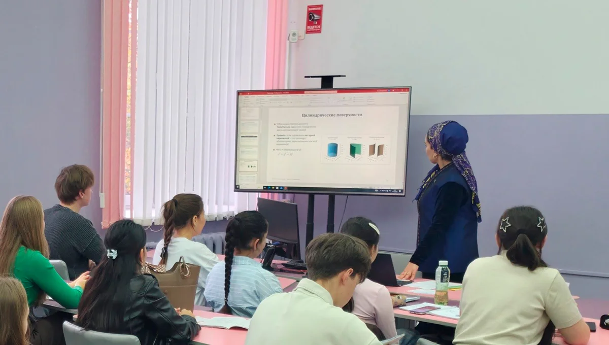 Türkmen alymy Ýanka Kupala adyndaky Grodno döwlet uniwersitetinde umumy okuw berip çykyş edýär