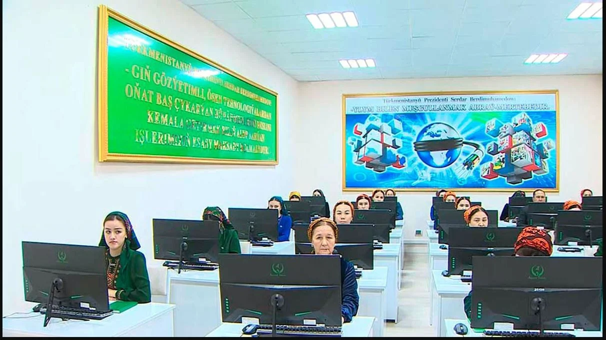BILIM   IŞGÄRLERINIŇ  AWGUST  MASLAHATY  GEÇIRILDI