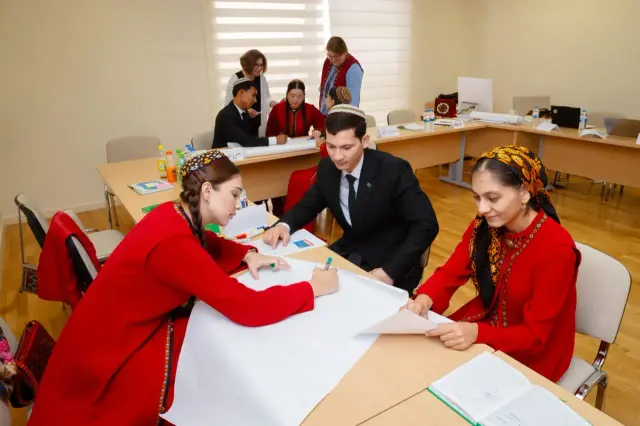 Türkmenistan durmuş işi boýunça bakalawr maksatnamasyny kämilleşdirýär
