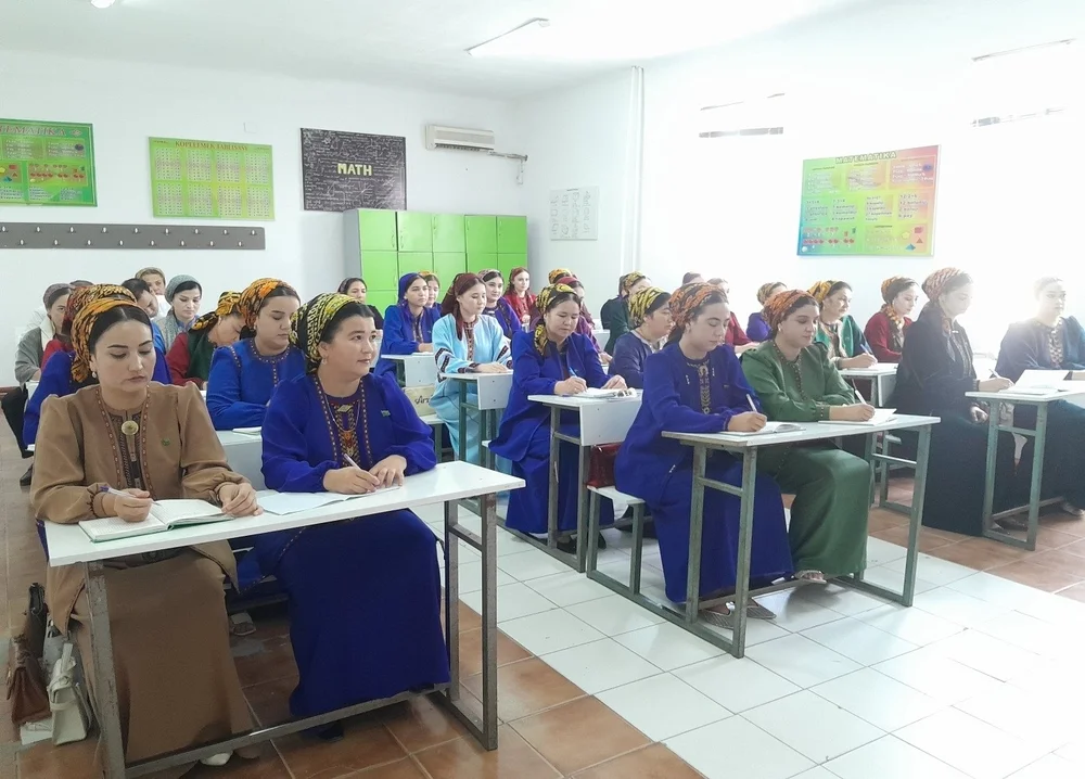 Balkan welaýatynda bilim işgärleriniň usuly-amaly okuwlary dowam edýär