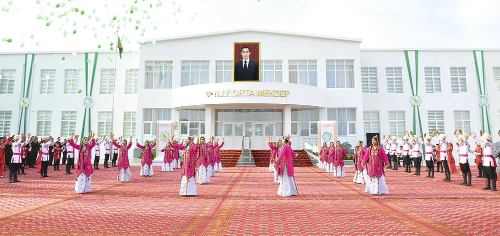 Tä­ze okuw ýy­ly — üs­tün­lik­le­riň bin­ýa­dy
