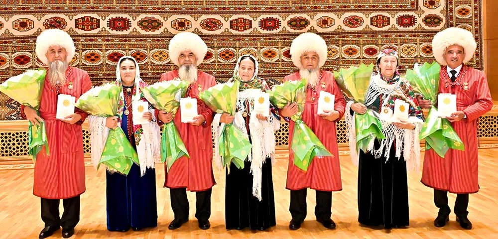 Watana, halka hyzmat — ömre many