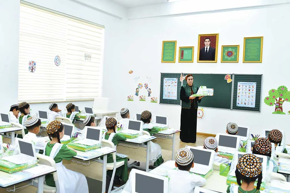 Bi­lim­li ne­sil — Wa­ta­nyň kuw­wa­ty