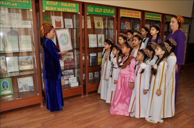 Etrabymyzda ýerleşýän gözelliklere gezelenç