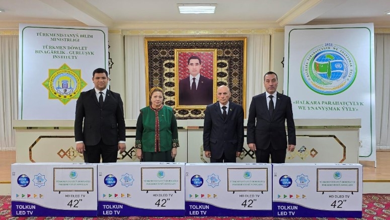 TDBGI-niň mugallymlary Türkmenstanyň hormatly Prezidentiniň sowgady bilen sylaglandy