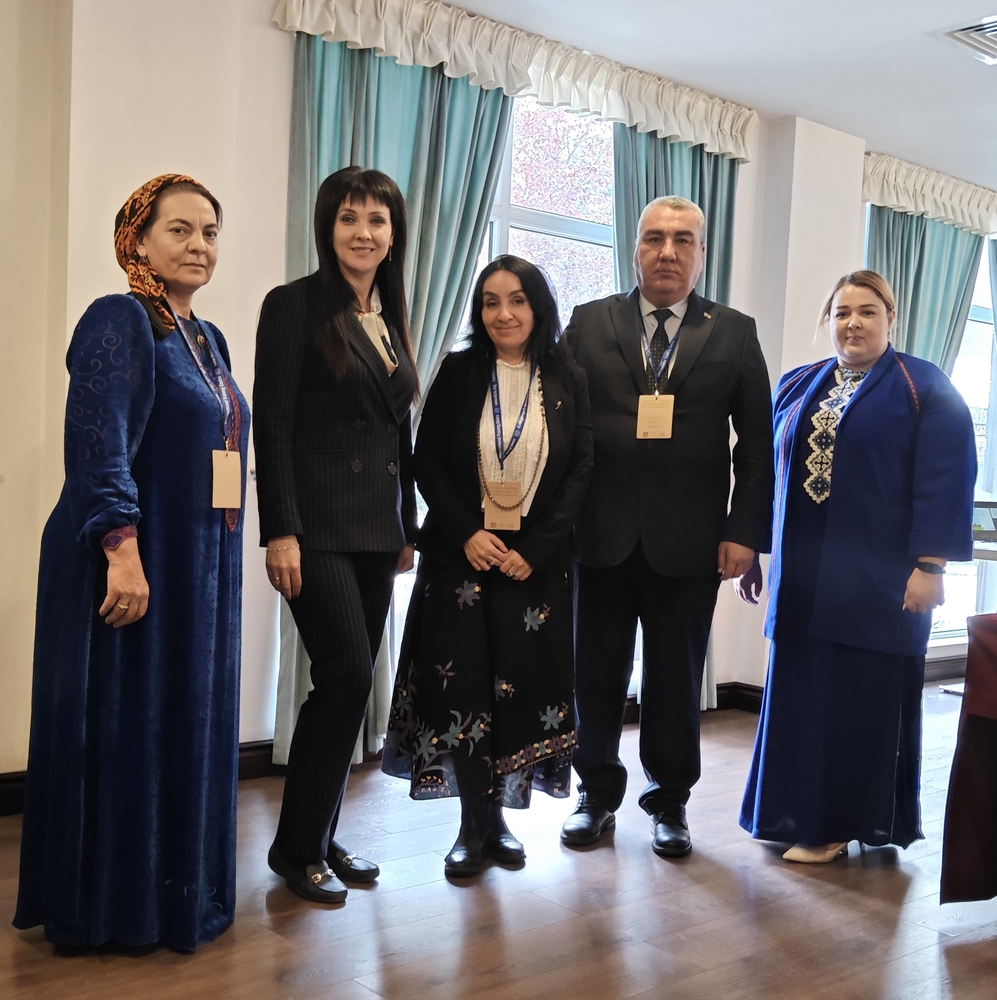 Türkmen wekiliýeti «Nazaryýetden tejribä geçmek: CAREC maksatnamasynyň tejribeli hünärlenleri üçin adalatly geçiş boýunça syýasaty laboratoriýasy» atly okuw maslahatyna gatnaşdy