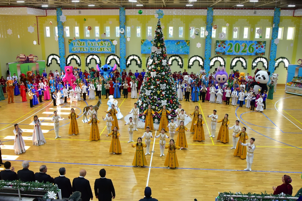 Täze ýylyňyz gutly bolsun!