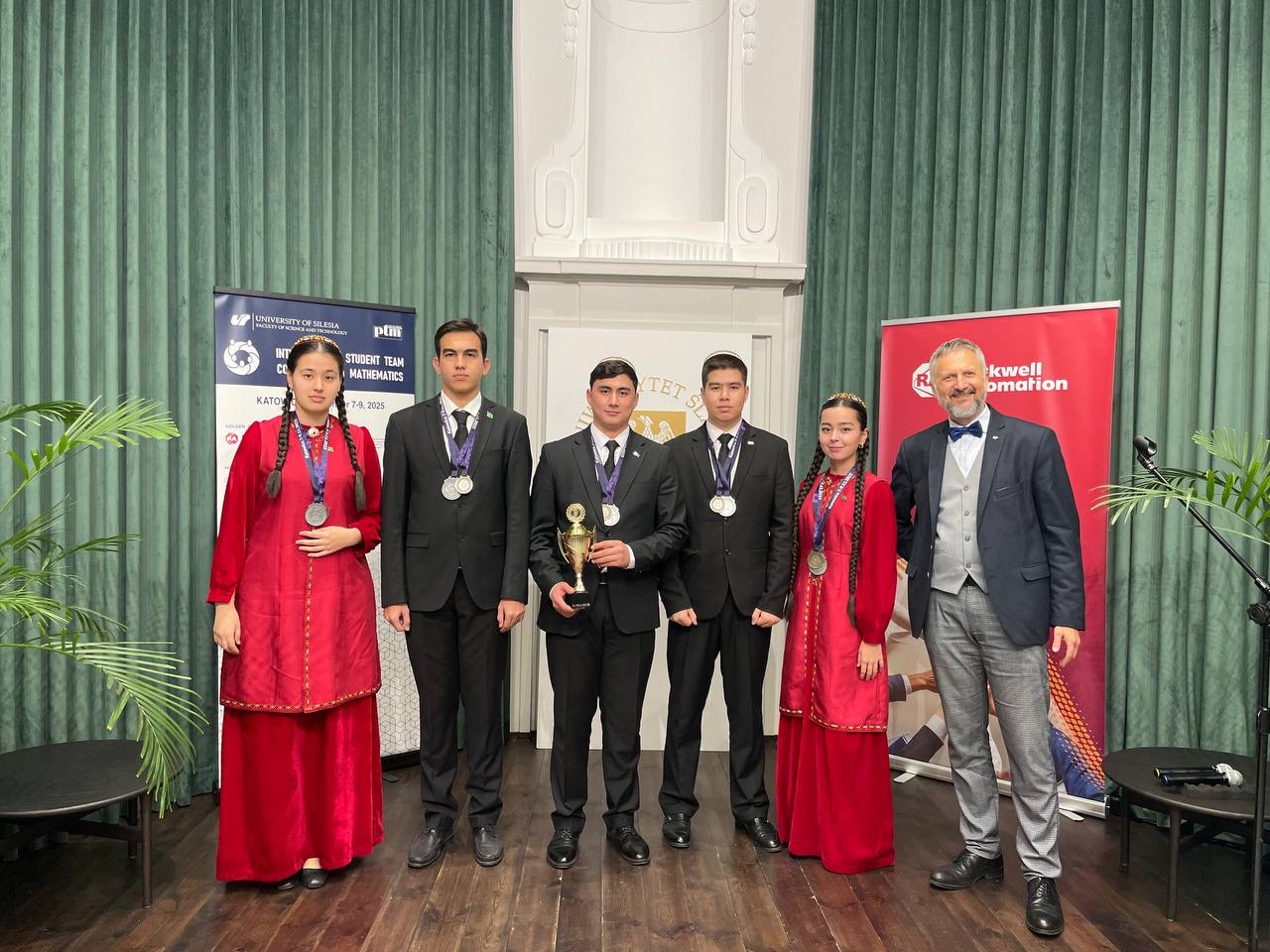 POLŞADA GAZANYLAN HALKARA ÜSTÜNLIK